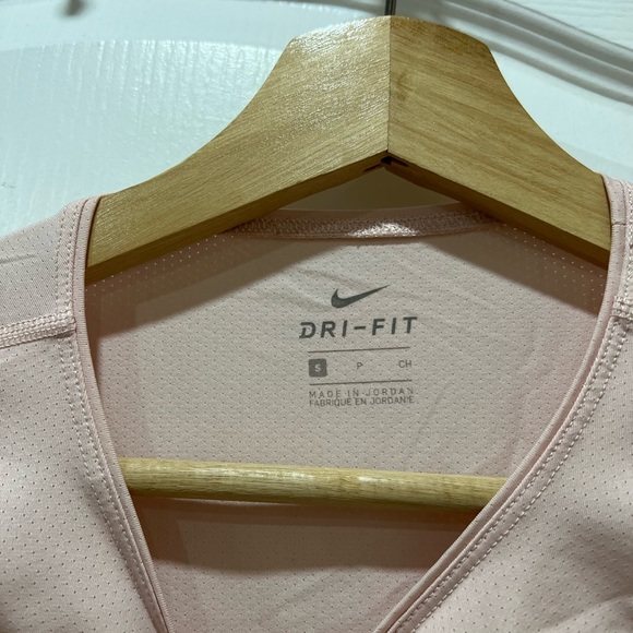 Lightly worn Nike tshirt - Picture 3 of 4